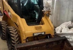 Minicarregadeira Caterpillar 246C 2011 - 11.000 Horas - Campinas/SP