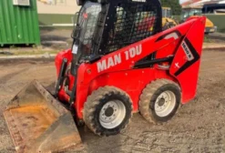 Minicarregadeira Manitou 1650R 2022 - 770 Horas, Ar Condicionado e Joystick