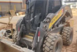 Mini Carregadeira New Holland L225 2020 com Ar Condicionado – Belo Horizonte/MG