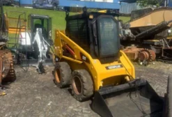 Mini Carregadeira Caterpillar 226B3 2014 – Usada em Contagem/MG