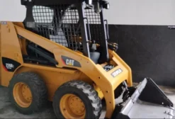 Minicarregadeira Caterpillar 226B3 2011 - 3.370 Horas - High Flow