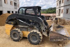 Mini Carregadeira New Holland L218 Ano 2015 - 4.240h - Osasco/SP