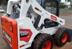 Mini Carregadeira Bobcat S650 Ano 2011 - 3.240 Horas, High Flow e Alavanca