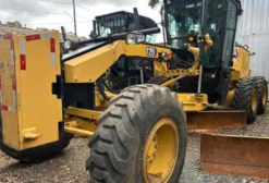 Motoniveladora Caterpillar 120 2021 – Único Dono, Cabine Fechada com Ar Condicionado