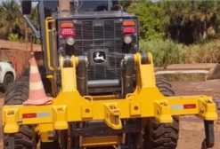 Motoniveladora John Deere 620G 2022 – Seminova com 5.700 horas – R$ 790.000