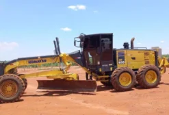 Motoniveladora Komatsu GD655 2021 – 5.800h – Ar Condicionado e Escarificador
