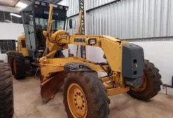Motoniveladora Komatsu GD-555 2011 – Pronta para Trabalhar