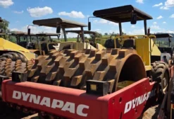 Rolo Compactador Dynapac CA250 2009 – Cabine Aberta, Pata de Carneiro, 12 Toneladas