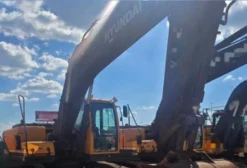Escavadeira Hyundai Robex 220LC-9 2020 – Único Dono – 7.650h