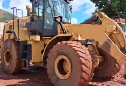 Pá Carregadeira Caterpillar 966L 2020 – Único Dono, 14.000h, NF de Origem