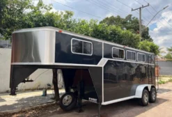 Reboque Cargueiro para 3 Cavalos com Apartamento 3m - R$ 120.000