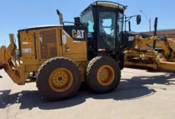 Motoniveladora Caterpillar 140M 2012 - 11.000h - Único Dono - Ótimo Estado
