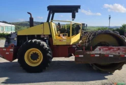 Rolo Compactador Dynapac CA250 2002 – 14.000h, Pata de Carneiro, Único Dono