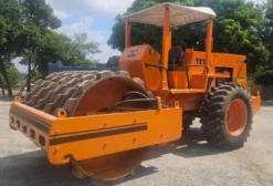 Rolo Compactador Tema Terra SPV84 1997 com Freio no Diferencial - Campinas/SP