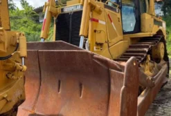 Trator de Esteiras Caterpillar D8T 2010 com Ripper – 10.200h – Usado