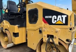 Rolo Compactador Caterpillar CB24B 2014 Usado – 2.400 kg – Belo Horizonte