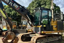 Escavadeira Florestal Caterpillar 320NGD 2022 – 7.000h – Garra J de Souza + Rotator IR10
