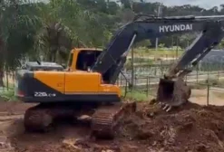 Escavadeira Hyundai Robex 220LC-9 2020 – 12.000h – Cummins 155 HP