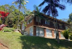 Linda Chácara de 9.282 m² à Venda em Juiz de Fora com Duas Casas, Piscina e Pomar