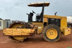 Rolo Pata Vibratório Muller VAP70 Ano 2001 c/ 10.900h Usado em Goiânia