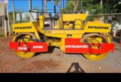 Rolo Compactador Vibratório Dynapac CC21 – Usado em Goiânia