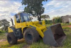 Pá Carregadeira Komatsu WA 320 Usada – Ano 2025 – Pronta para Uso