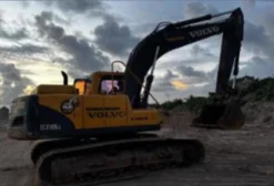 Escavadeira Volvo EC210B LC 2009 – 21 Toneladas – João Pessoa/PB