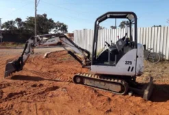 Mini Escavadeira Bobcat 325 – 2009 – 5000h – Operacional – Brasília/DF