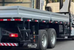 Carroceria de Aço Margutti para Caminhão Constellation – Nova