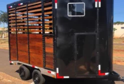 Reboque para Transporte de 3 Cavalos - 2 Eixos com Freio Inercial
