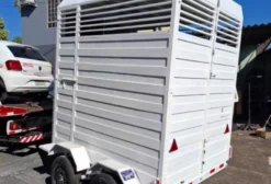 Reboque para Transporte de 2 Cavalos com Freio Inercial e Garantia de 1 Ano
