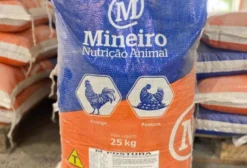 Ração Mineiro Postura 25kg para Galinhas Poedeiras – Casca Resistente e Produção Contínua