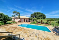 Chácara com Piscina Aquecida e Rio em Cabeceiras - GO