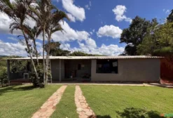 Chácara à Venda em Cambuí – MG – 1.860 m² com Casa Moderna e Lago