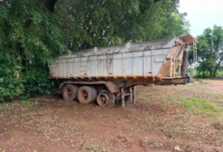 Reboque Basculante Três Eixos 28 Toneladas Usado
