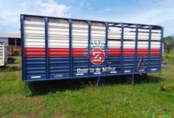 Baú Planalto Seminovo para Transporte de Animais - Caminhão Toco