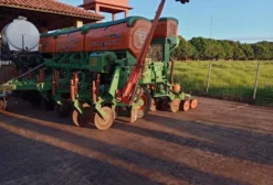 Plantadeira Stara Victoria 5850 13 Linhas Ano 2008 com Pulverizador Combat 600 GT
