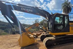 Escavadeira John Deere 130G 2019 – Baixas Horas, Único Dono, NF de Origem
