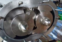 Bomba de Lóbulos Waukesha 130 Inox 3" para Alta Viscosidade e Massas - Usada